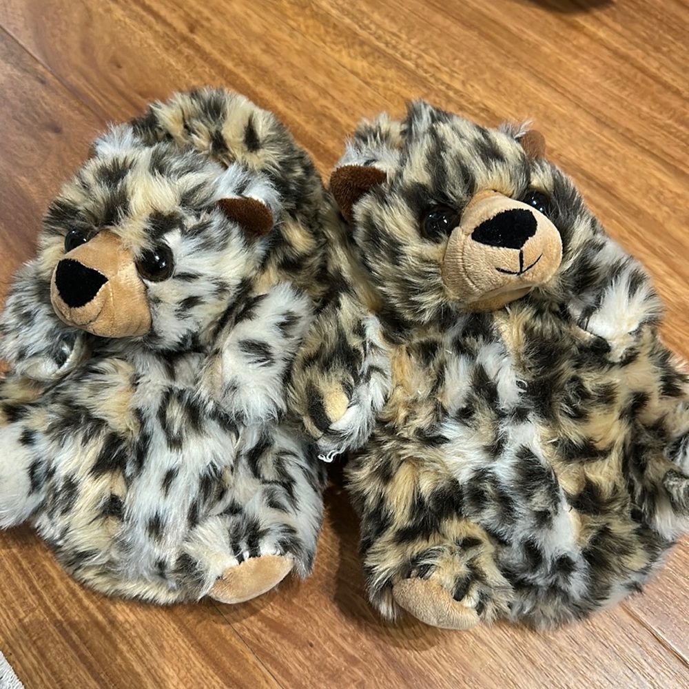 American Eagle Plush Leopard Stuffed Animal Slippers